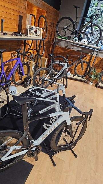 Used Scott Addict RC Pro 2025 Frameset 2025 Road & Gravel, White — image 3 of 3