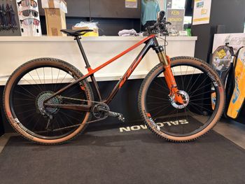 KTM, MYROON EXONIC 2024