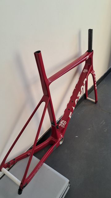 Used Factor O2 VAM - Frameset Premium 2026 Frameset 2026 Road & Gravel, Red — image 2 of 5