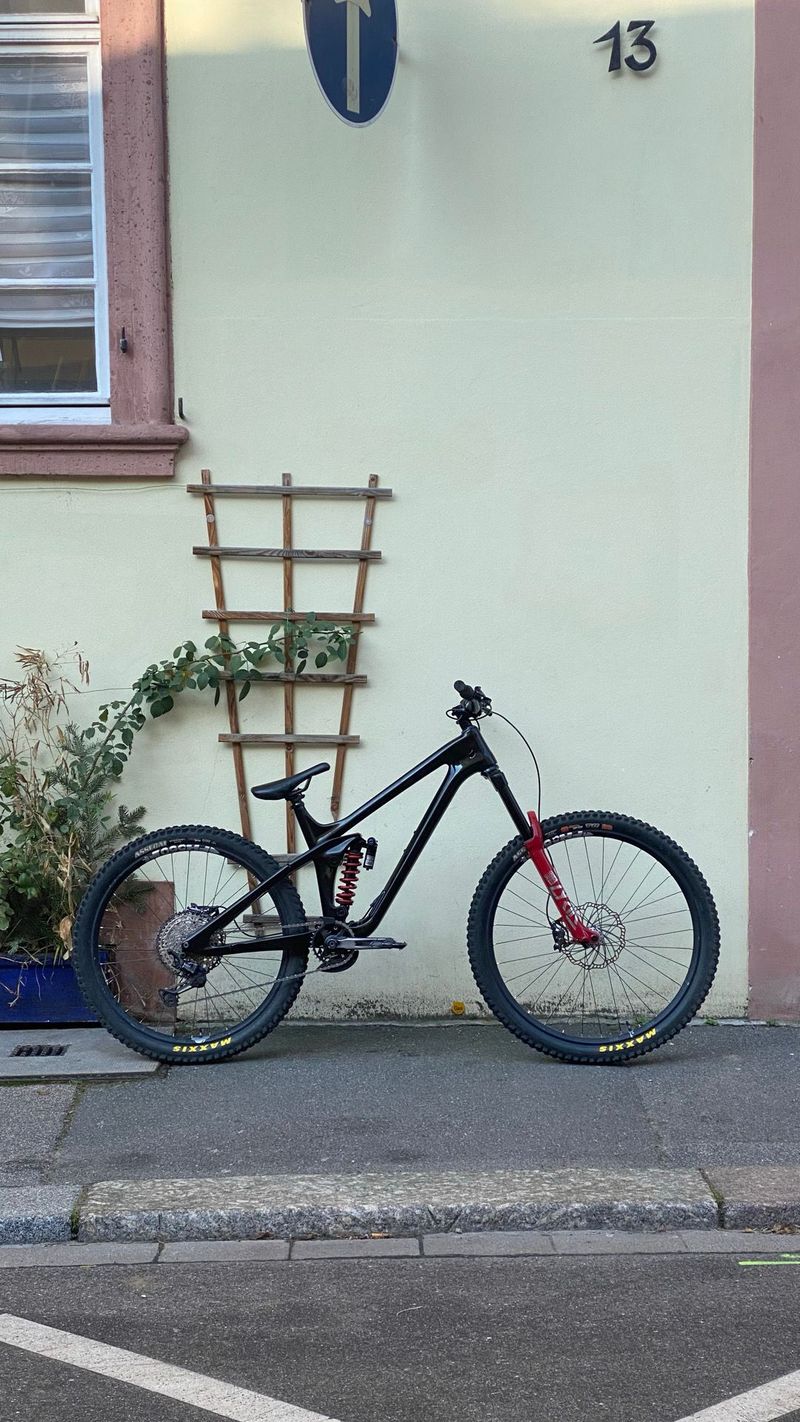 Gebrauchtes Rocky Mountain Slayer Shimano Deore XT 2019 Mountainbike, Schwarz — Bild 1 von 6