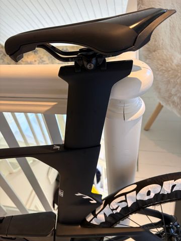 Použité Colnago TT1 Frame Kit 2025 2025 Road & Gravel — obrázek 12 z 17