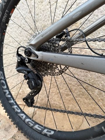 Trek Fuel EX 9.8 XT 2022 2022 Mountainbike usato, Grigio chiaro — immagine 4 di 5