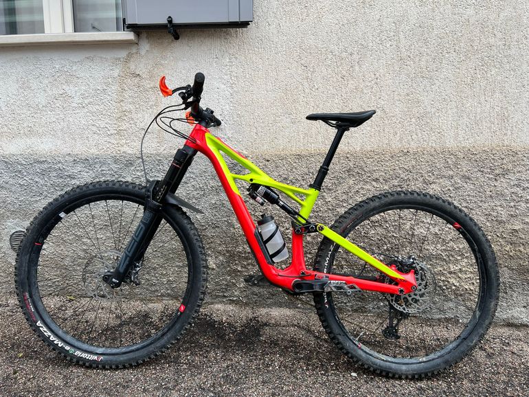 Used Specialized Enduro Shimano Deore XT 2018 Mountainbike — image 2 of 4