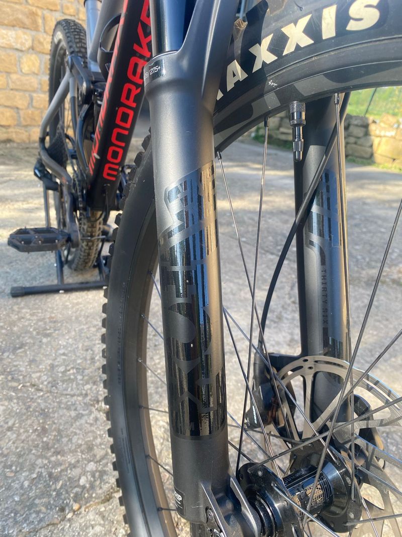Used Mondraker FOXY 2023 2023 Mountainbike, Light Gray, 29 — image 9 of 19