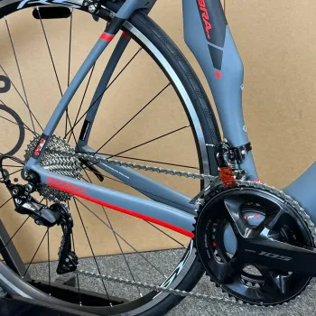 Used Carrera Carrera Phibra Evo - 11-speed Shimano 105 2018 (58cm) 2018 Road & Gravel, Light Gray — image 5 of 9