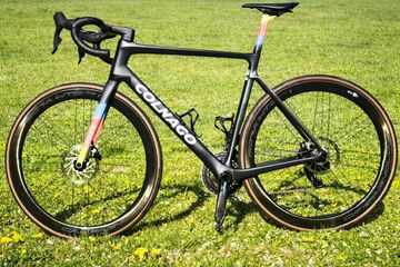 Gebrauchtes Colnago V4Rs Disc Force AXS w/Fulcrum Racing Wind 400 Wheels 2024 2024 Road & Gravel
