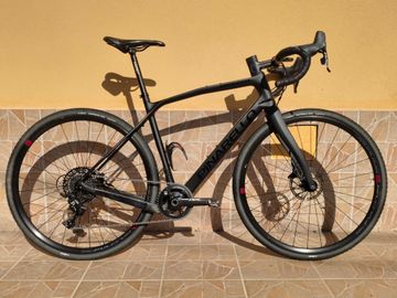 Gebrauchtes Pinarello Granger X1 Disc 2022 2022 Road & Gravel, Schwarz — Bild 1 von 10