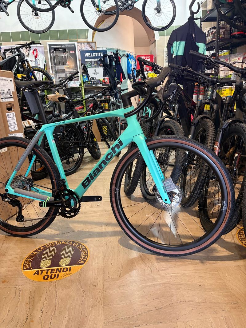 Bianchi Impulso PRO GRX 820 disc 2026 2026 Road & Gravel usato, Verde — immagine 6 di 7