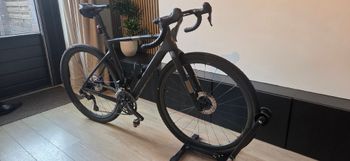 Used Scott Addict Gravel 10 2025 2025 Road & Gravel, Black — image 2 of 5