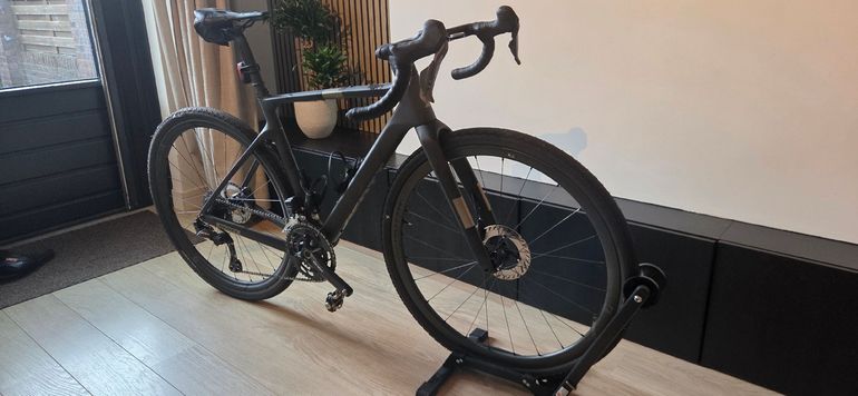 Used Scott Addict Gravel 10 2025 2025 Road & Gravel, Black — image 2 of 5