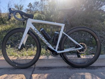 Used Specialized Tarmac SL8 Expert - SRAM Rival eTAP AXS 2025 2025 Road & Gravel, White — image 3 of 5