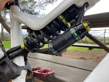 Used Commencal Meta 2020 Mountainbike, White — image 5 of 5
