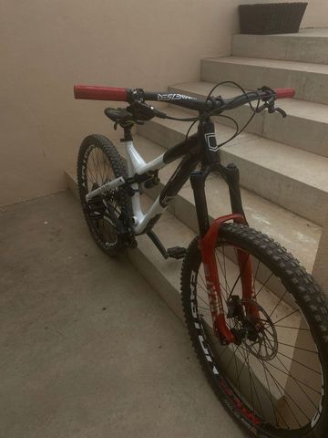 Used Commencal Meta 2020 Mountainbike, White — image 4 of 5