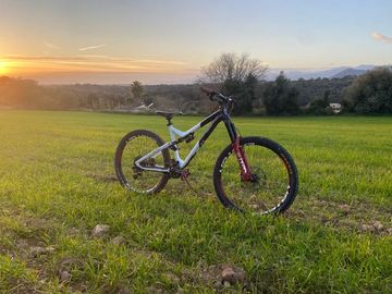 Used Commencal Meta 2020 Mountainbike, White — image 2 of 5
