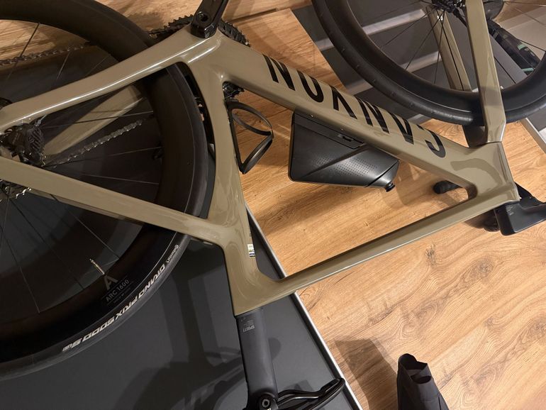 Used Canyon Aeroad CF SLX 7 Di2 2026 2026 Road & Gravel, Black — image 5 of 9