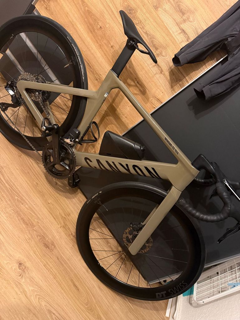 Used Canyon Aeroad CF SLX 7 Di2 2026 2026 Road & Gravel, Black — image 1 of 9