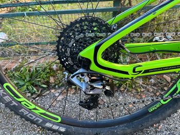 Used Cannondale Bad Habit Carbon 1 2017 2017 Mountainbike, Green, 27.5 — image 3 of 9