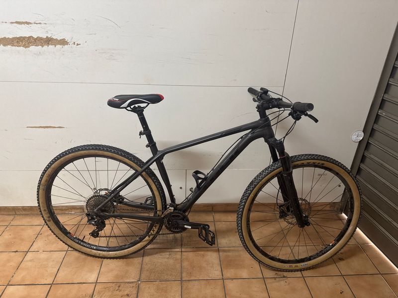 Trek Procaliber 8 2018 2018 Mountainbike usato, Nero — immagine 1 di 4