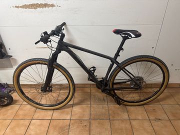 Trek Procaliber 8 2018 2018 Mountainbike usato, Nero — immagine 2 di 4