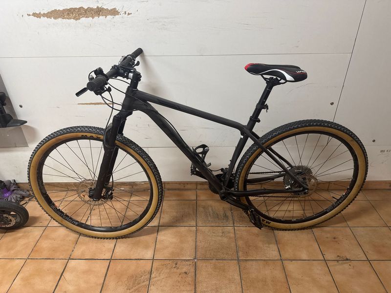 Trek Procaliber 8 2018 2018 Mountainbike usato, Nero — immagine 2 di 4