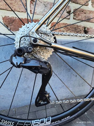 Used Van Nicholas Skeiron Shimano Ultegra Di2 2022 Road & Gravel, White — image 11 of 18