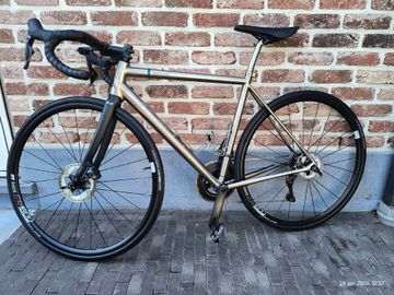 Used Van Nicholas Skeiron Shimano Ultegra Di2 2022 Road & Gravel, White — image 4 of 18