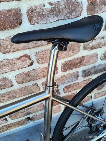 Used Van Nicholas Skeiron Shimano Ultegra Di2 2022 Road & Gravel, White — image 8 of 18