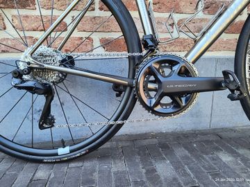 Used Van Nicholas Skeiron Shimano Ultegra Di2 2022 Road & Gravel, White — image 3 of 18
