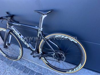Used Pinarello Pinarello Dogma F10 Disque SRAM Red ETap 12v 2018 Road & Gravel, Schwarz — image 5 of 10
