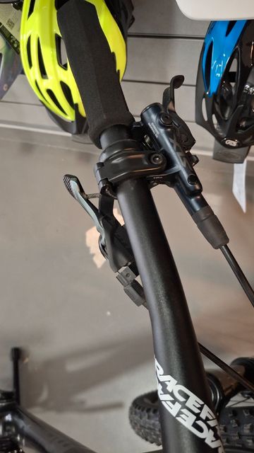 Used Megamo Factory Shimano Deore 2022 Mountainbike, Black — image 4 of 5