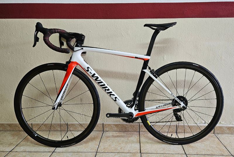 Used Specialized Tarmac SRAM Red eTap AXS 2018 Road & Gravel, White — image 2 of 8