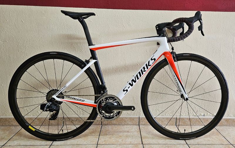 Used Specialized Tarmac SRAM Red eTap AXS 2018 Road & Gravel, White — image 1 of 8