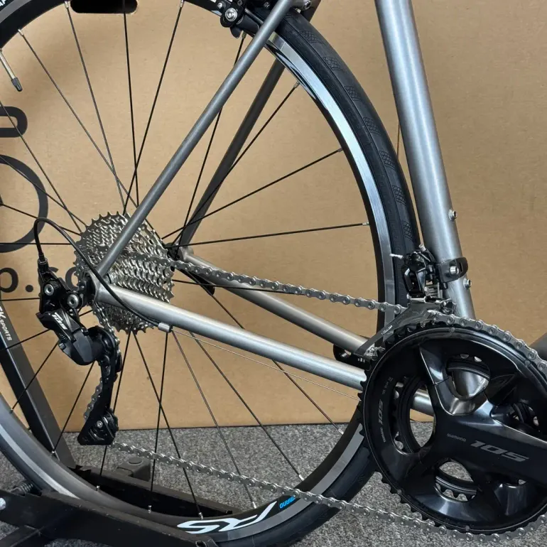 Used Dean Dean El Diente Superlite Ti, Titanium Road Bike - 11-speed Shimano 105 (56cm) 2012 Road & Gravel, Light Gray — image 6 of 9