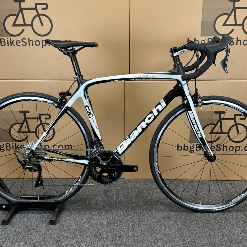 Used Bianchi Infinito Carbon Fiber Road Bike - 11-speed Shimano 105 (55cm) 2014 Road & Gravel
