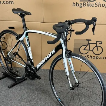 Used Bianchi Bianchi Infinito Carbon Fiber Road Bike - 11-speed Shimano 105 (55cm) 2014 Road & Gravel, White — image 3 of 10