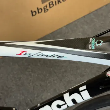 Used Bianchi Bianchi Infinito Carbon Fiber Road Bike - 11-speed Shimano 105 (55cm) 2014 Road & Gravel, White — image 5 of 10