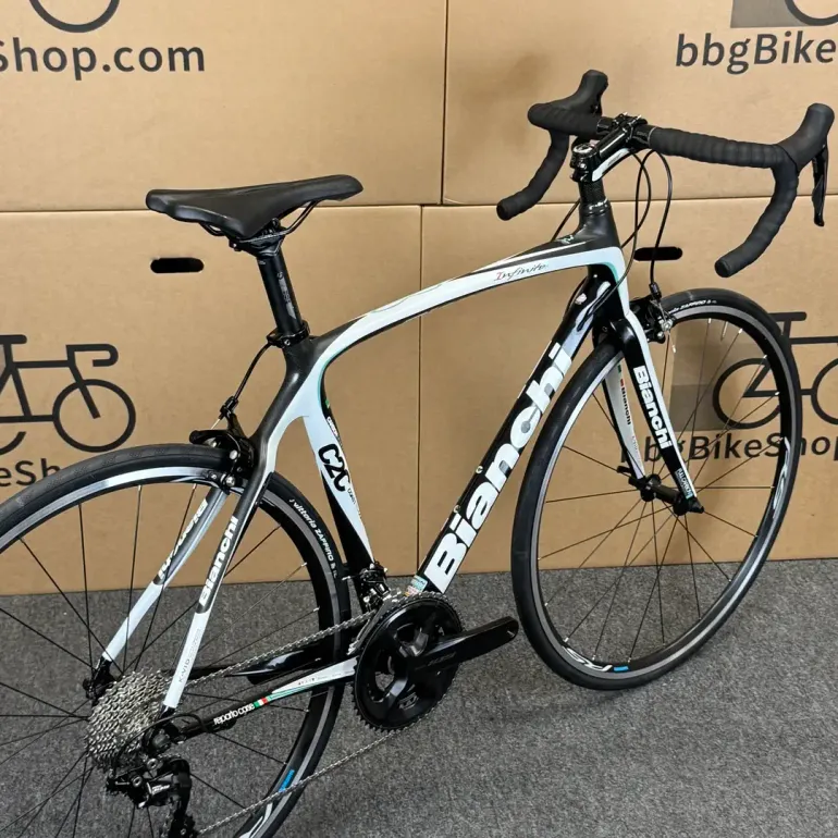 Used Bianchi Bianchi Infinito Carbon Fiber Road Bike - 11-speed Shimano 105 (55cm) 2014 Road & Gravel, White — image 9 of 10