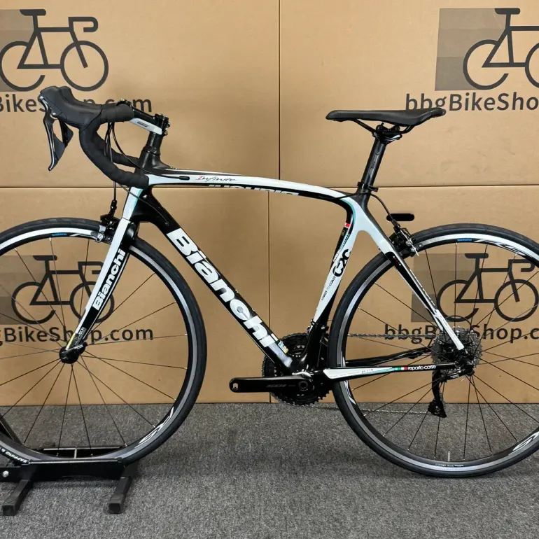 Used Bianchi Bianchi Infinito Carbon Fiber Road Bike - 11-speed Shimano 105 (55cm) 2014 Road & Gravel, White — image 2 of 10