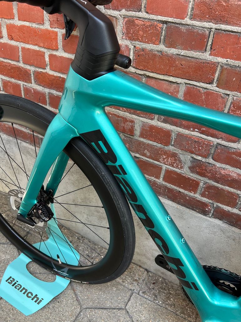 Used Bianchi Oltre Shimano Ultegra Di2 2026 Road & Gravel — image 15 of 17