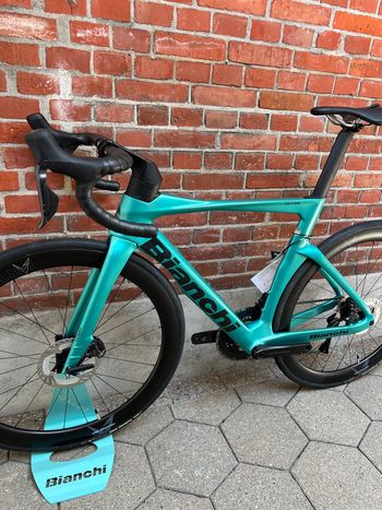 Used Bianchi Oltre Shimano Ultegra Di2 2026 Road & Gravel — image 13 of 17