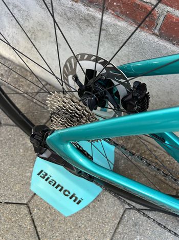Used Bianchi Oltre Shimano Ultegra Di2 2026 Road & Gravel — image 11 of 17