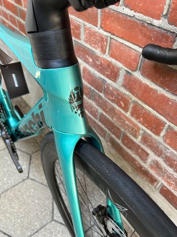 Used Bianchi Oltre Shimano Ultegra Di2 2026 Road & Gravel — image 6 of 17