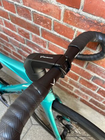 Used Bianchi Oltre Shimano Ultegra Di2 2026 Road & Gravel — image 7 of 17