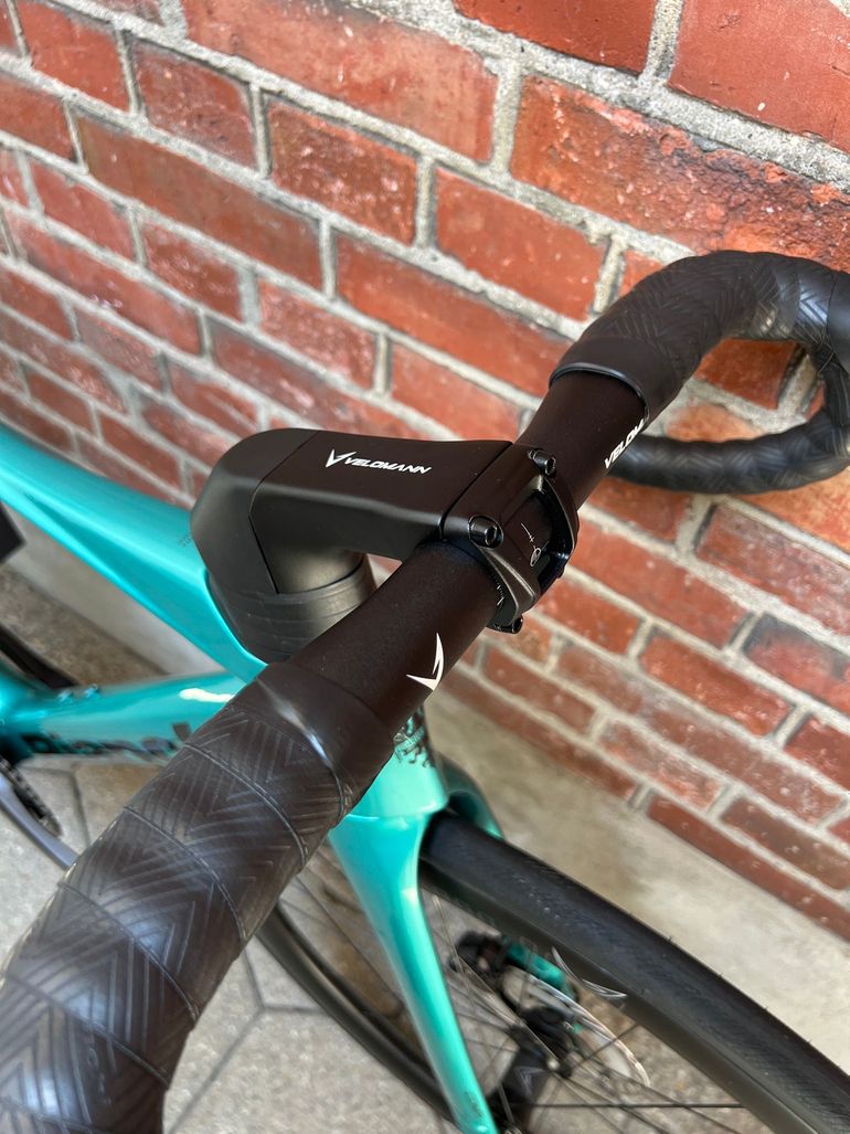 Used Bianchi Oltre Shimano Ultegra Di2 2026 Road & Gravel — image 7 of 17
