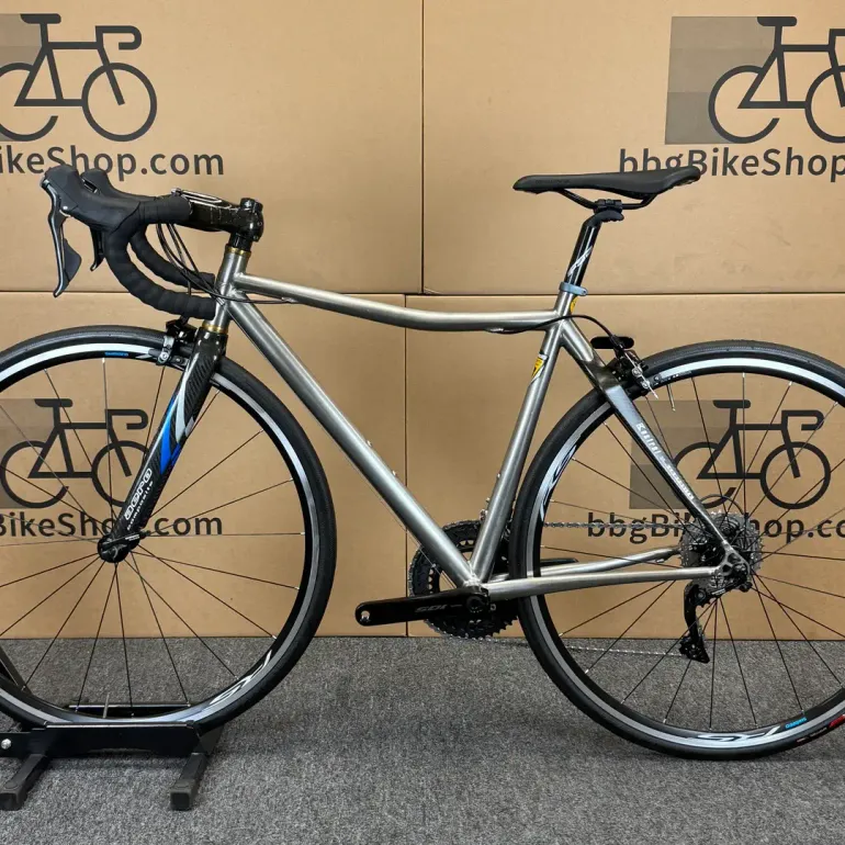 Used Airborne Airborne Titanium Road Bike - 11-speed Shimano 105 (52cm) 2003 Road & Gravel, Light Gray — image 2 of 8