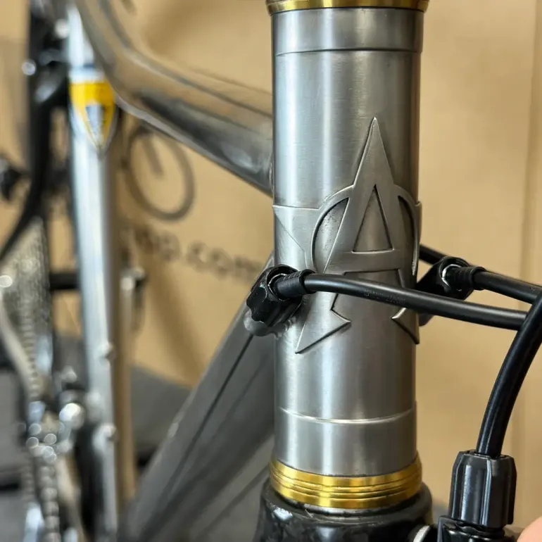 Used Airborne Airborne Titanium Road Bike - 11-speed Shimano 105 (52cm) 2003 Road & Gravel, Light Gray — image 5 of 8