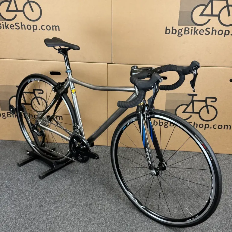 Used Airborne Airborne Titanium Road Bike - 11-speed Shimano 105 (52cm) 2003 Road & Gravel, Light Gray — image 3 of 8
