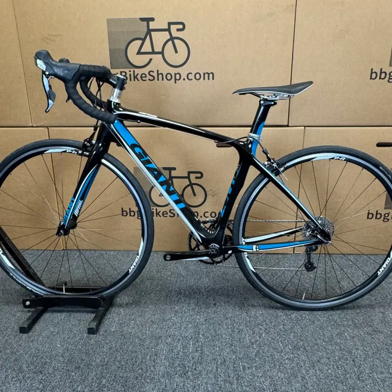 Used Giant Giant Avail Composite 2, Women's Carbon Fiber Road Bike-2012 (52cm) 2012 Road & Gravel, Black — image 2 of 8