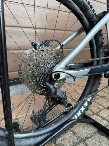 Used Giant Reign E+ 3 2024 2024 Mountainbike, Light Gray, 29 — image 3 of 11