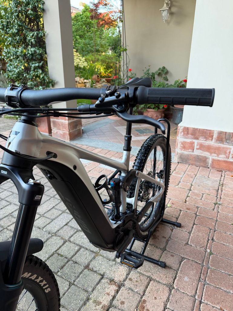 Used Giant Reign E+ 3 2024 2024 Mountainbike, Light Gray, 29 — image 5 of 11